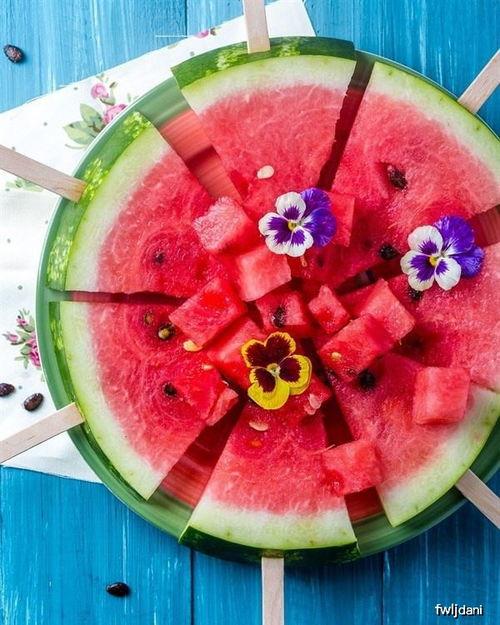 夏日吃瓜作文