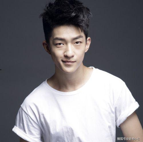 娱乐圈吃瓜小眼睛男歌手,揭秘“吃瓜小眼睛男歌手”的星光之路